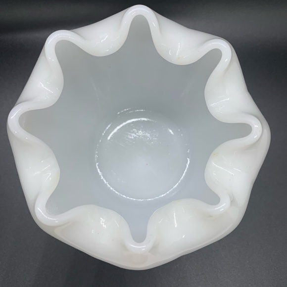 Vintage translucent white milk glass “tulip” bowl vase - Picture 2 of 5